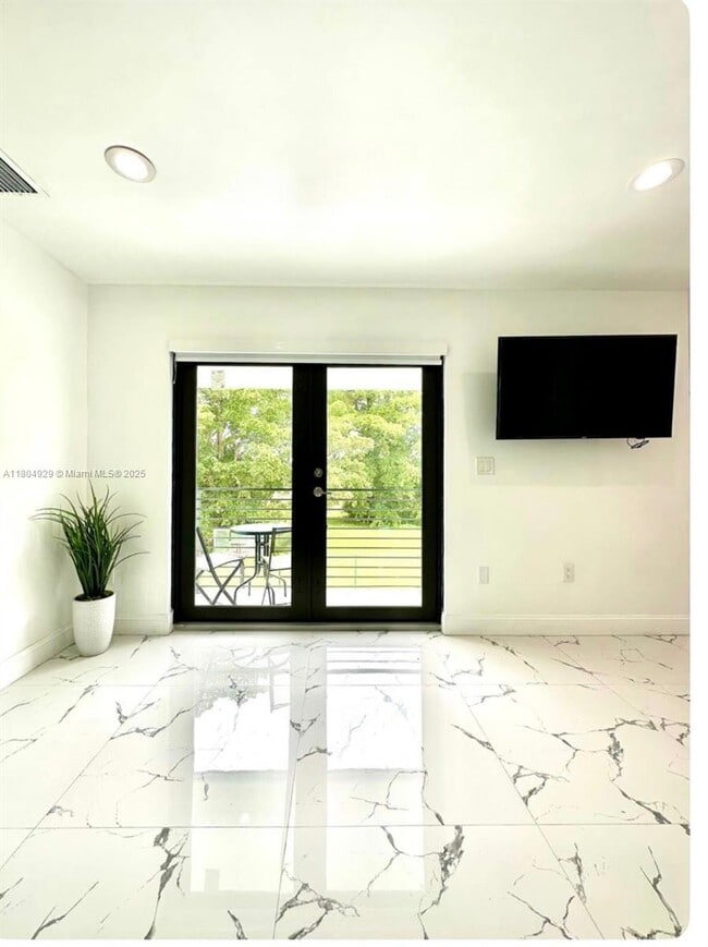 Building Photo - 9410 E Calusa Club Dr