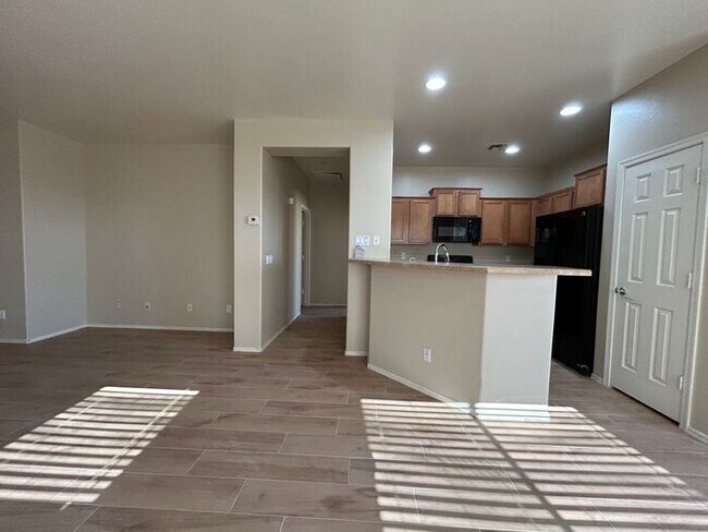 Building Photo - 7635 W Springfield Wy