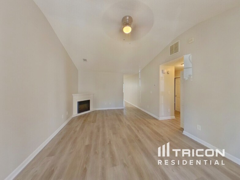 Building Photo - 2177 Red Oak Cir