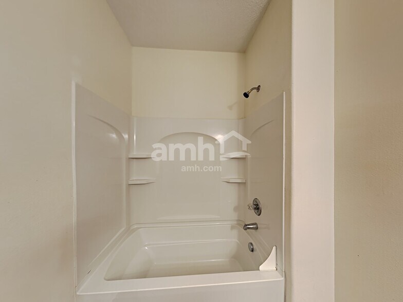 Building Photo - 19554 Timberbluff Dr