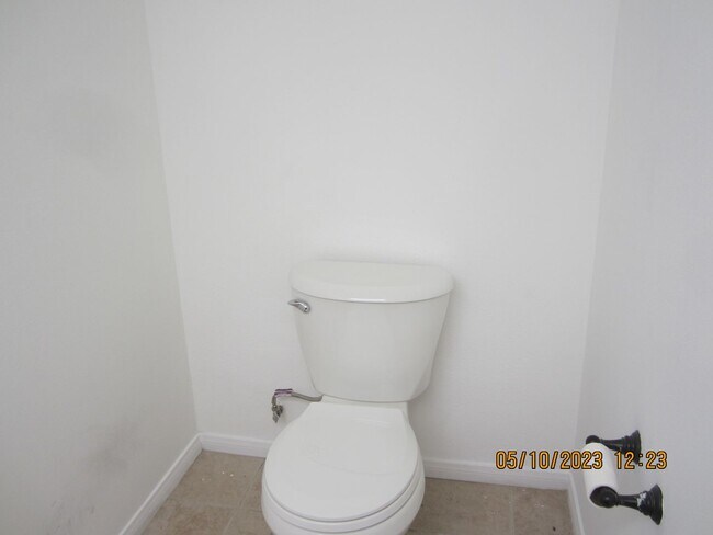 Building Photo - SPACIOUS 2 STORY CONDO