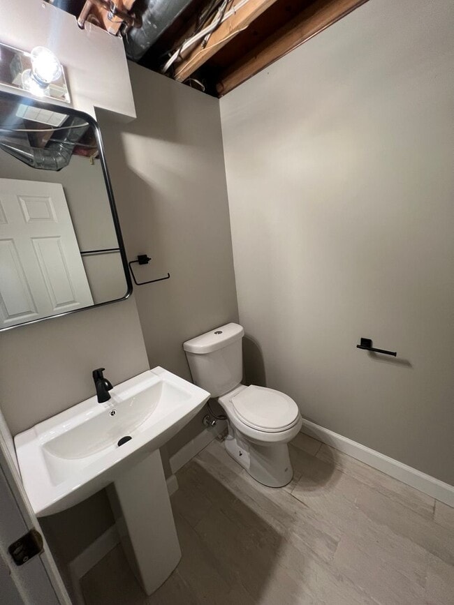 Building Photo - 716 Liberty Village Dr