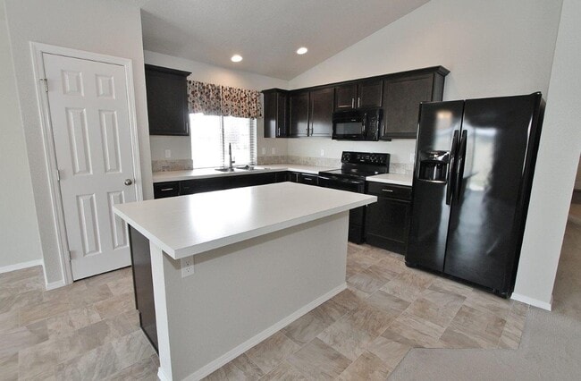 Building Photo - Clean Single-Level Home