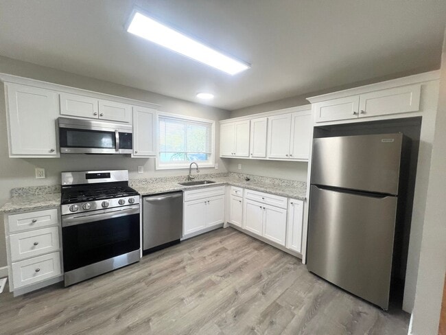 Primary Photo - Beautifully updated 3 Bedroom 1 Bath Home ...