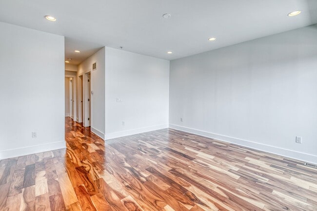 Building Photo - 740 S Christopher Columbus Blvd