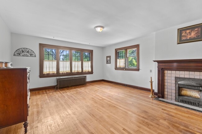 Building Photo - 2260 5th Ave