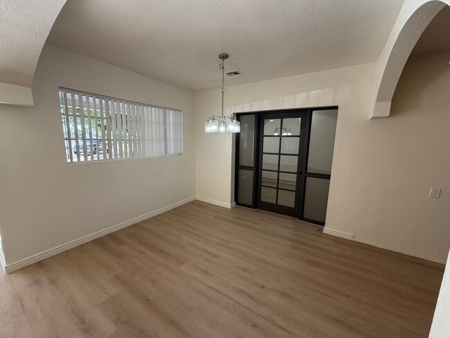 Building Photo - Spacious 4 Bed 3 Bath Single-Level Home | RV Gate | Huge Yard | Bright Open Layout