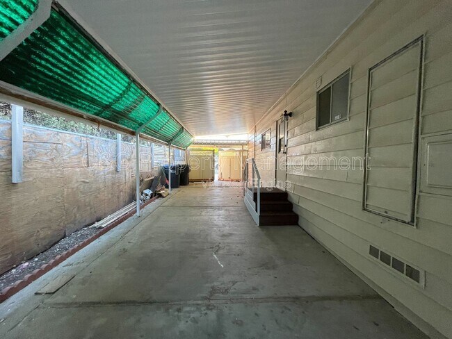 Building Photo - 17042 Esperanza Dr
