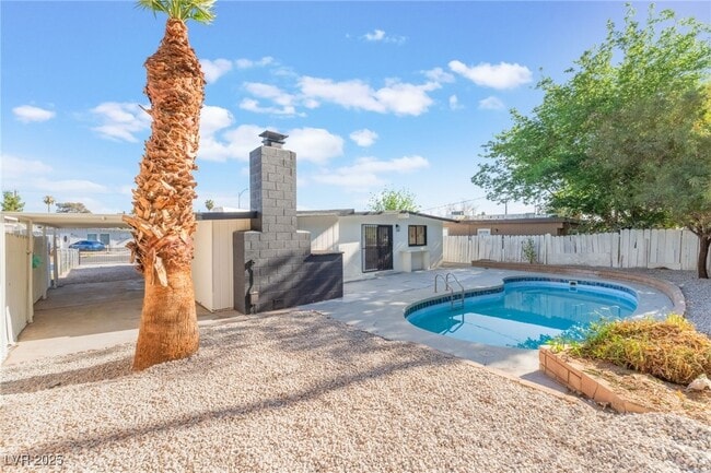 Building Photo - 3320 Osage Ave