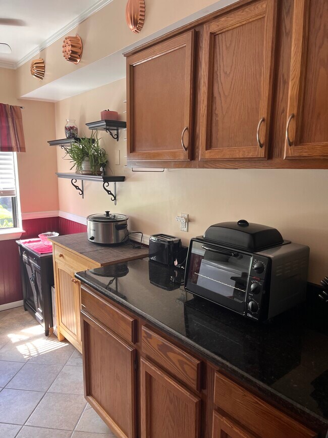 Kitchen - 4220 Crystal Ct