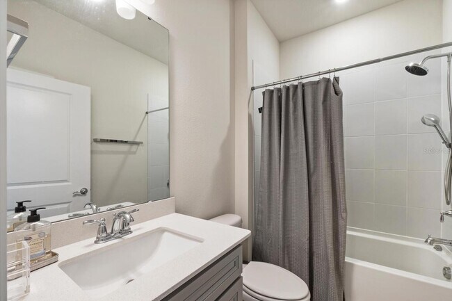 Building Photo - 13673 Fresh Ivy St