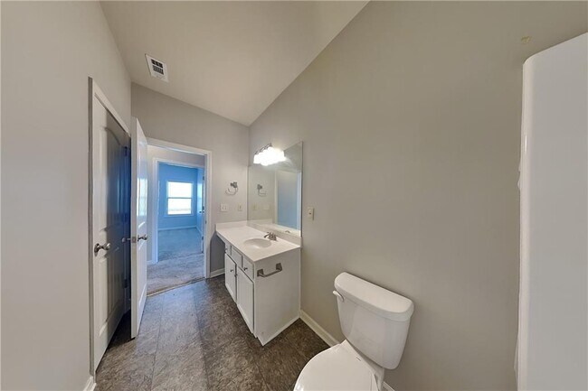 Building Photo - 2212 Black Pebble Cir