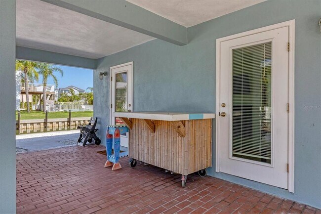 Building Photo - 825 Tarawitt Dr
