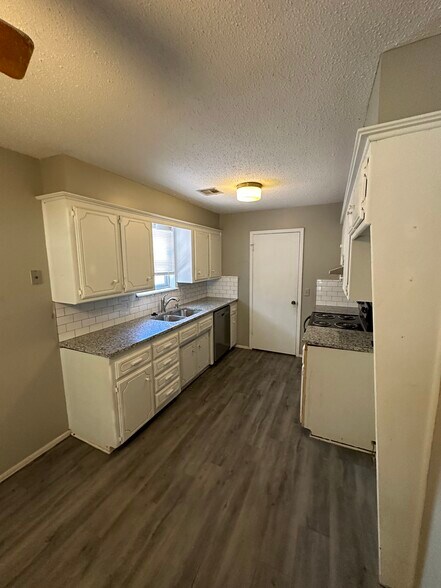 Building Photo - 301 N Morgan Dr