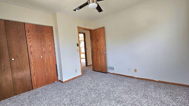 Building Photo - "Charming 3-Bedroom Retreat with 1200 Sq Ft of Comfort in Harrison Neighborhood in Minneapolis!"