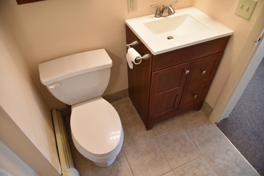 Updated Bath Room - 811 Painter St