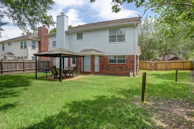 Building Photo - 2426 Linwood Dr