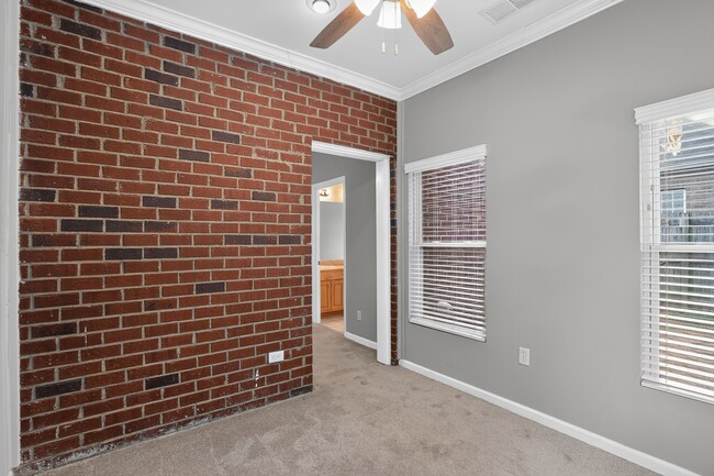 Building Photo - 265 Oxmoor Pl