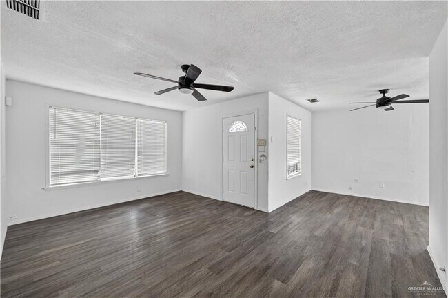 Building Photo - 1606 Quince Ave