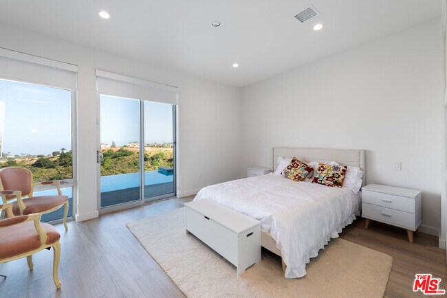 Building Photo - 28405 Via Acero St