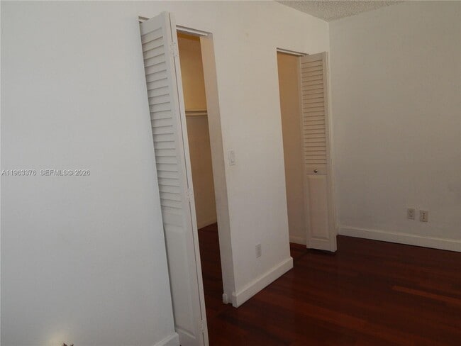 Building Photo - 6959 SW 110th Ct