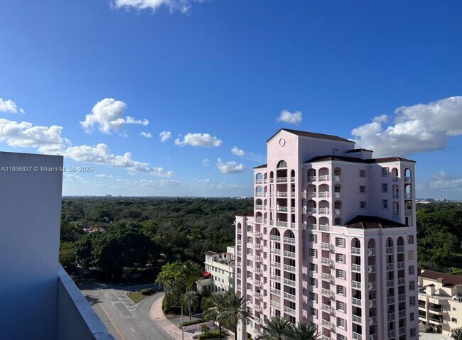 Building Photo - 700 Biltmore Way