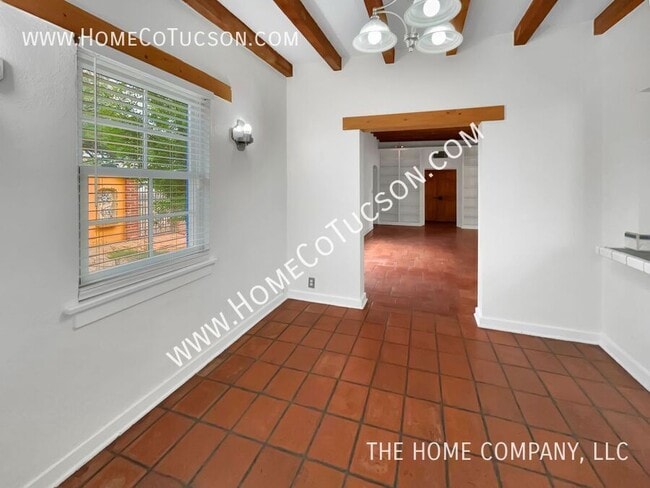 Building Photo - 228 S Country Club Rd