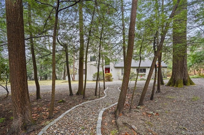 Building Photo - 49 Twin Lakes Rd