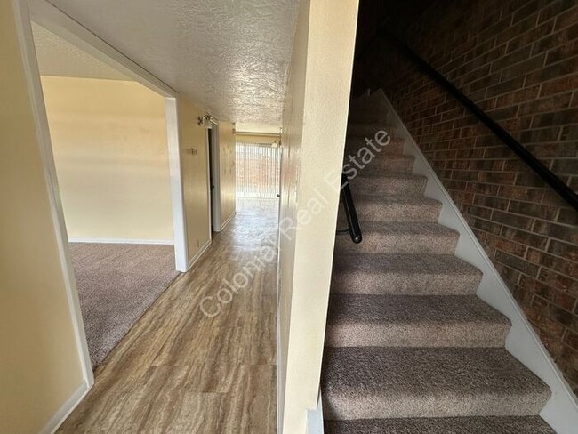 Building Photo - Gorgeous Multi-story Townhouse with Washer...