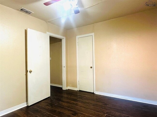 Building Photo - 2407 Carrigan Ave