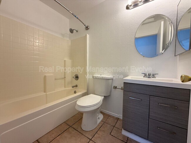 Building Photo - 11915 W Rosewood Dr