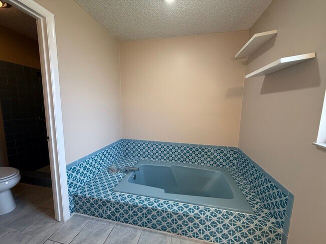 Building Photo - SLEEPY HOLLOW 3/2/2 Pool Home