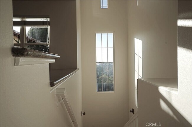 Building Photo - 16 Savona Ct