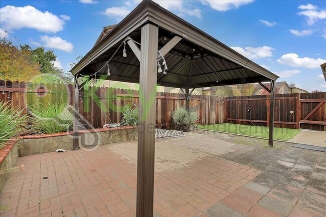 Building Photo - 461 Anjou Cir