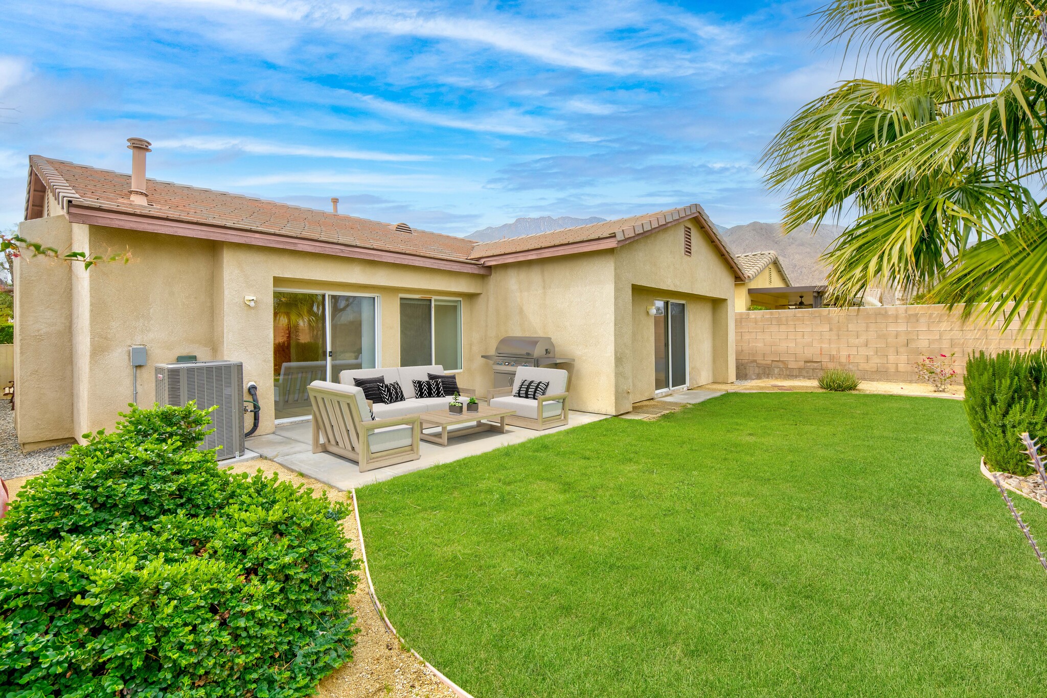 Outdoor Patio for BBQ & Lounging - 702 Summit Dr