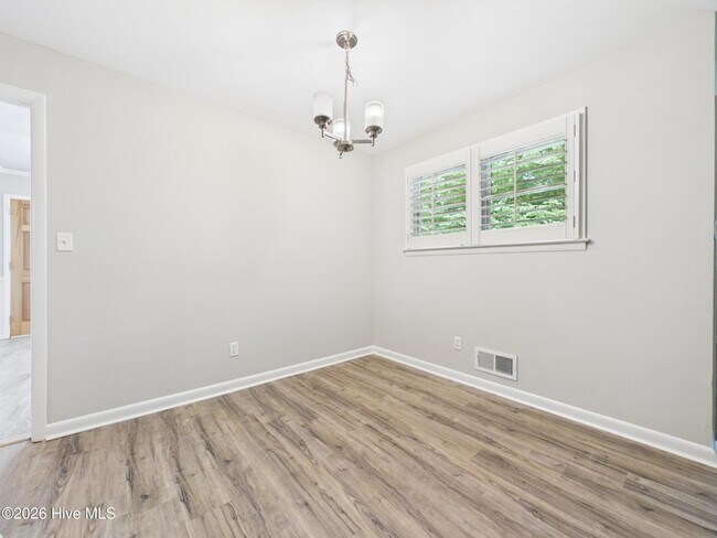 Building Photo - 6515 Pleasant Pines Dr