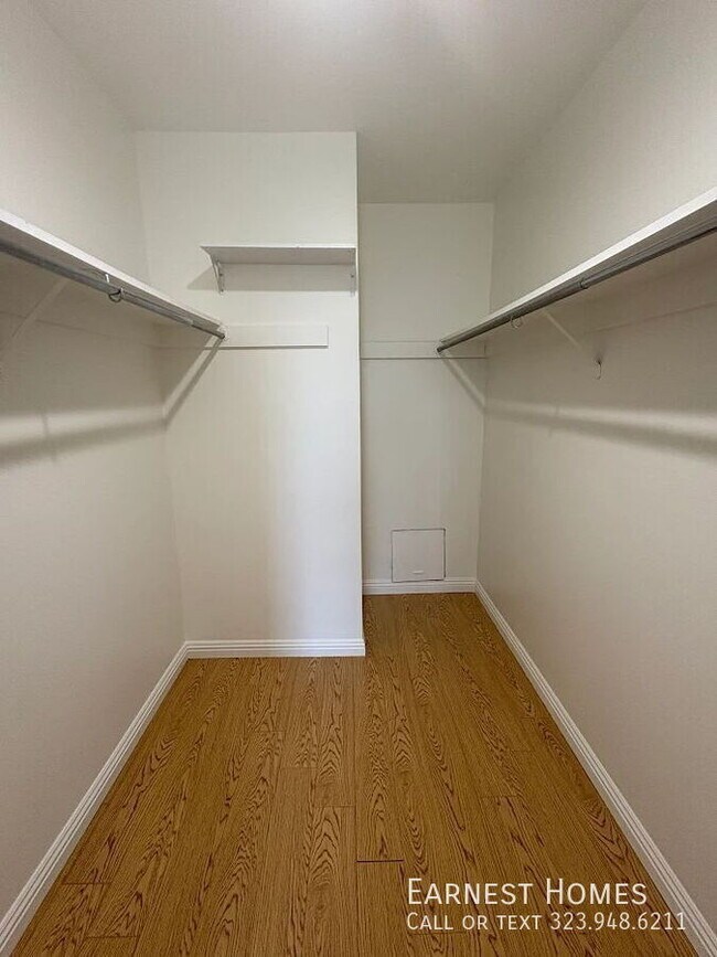 Building Photo - 12830 Burbank Blvd