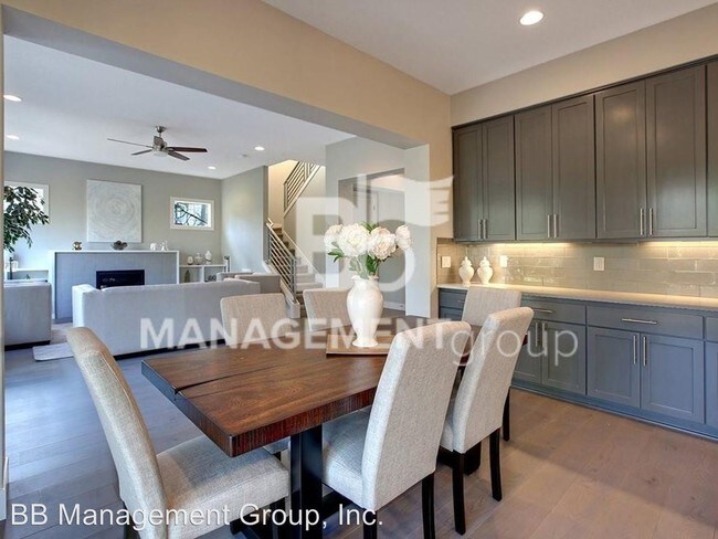 Building Photo - 3 br, 2.5 bath House - 10805 NW Cornell Rd