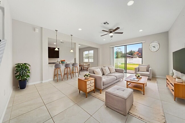 Building Photo - Beautiful Single-Family Home for Rent in Reserve at Legacy Park.Casselberry.