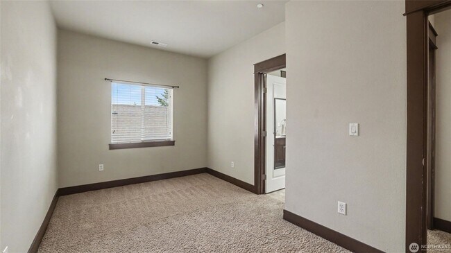 Building Photo - 1357 Elma Pl NE