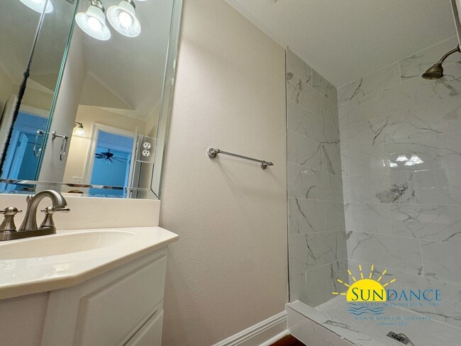 Building Photo - Waterfront Luxury Living on Cinco Bayou!