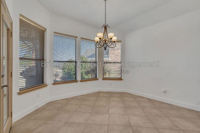 Building Photo - 350 Pine Valley Dr