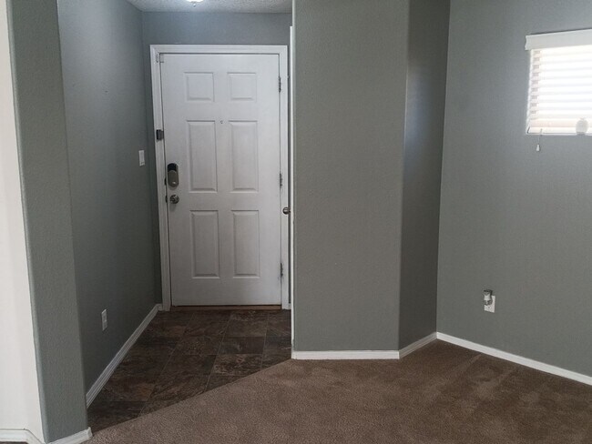 Building Photo - 3 Bedroom, 2 Bathroom Home! Schedule a Showing Today!