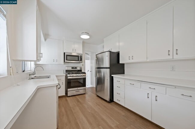 Building Photo - 553 Miner Rd