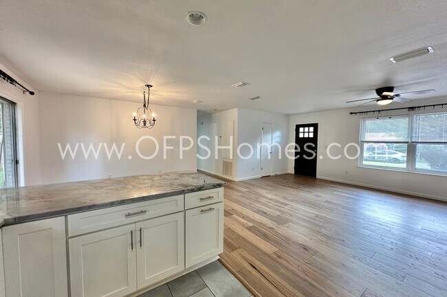 Building Photo - 309 Pontevedra Ln