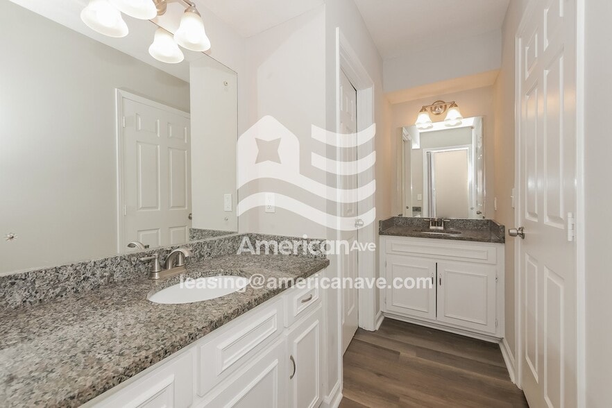 Building Photo - 4302 Castlewood Pkwy