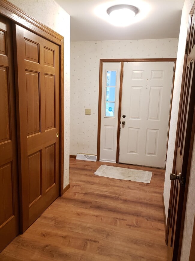 Building Photo - 7620 Westchester Dr