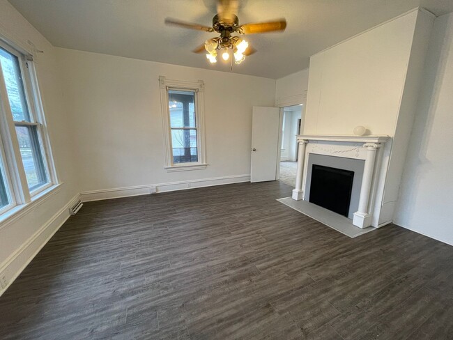 Building Photo - Newly renovated 4 bedroom home right next ...