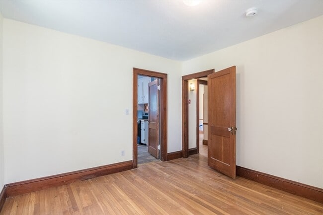 Building Photo - 47 Pleasant St