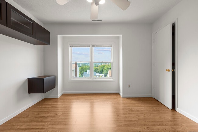 Building Photo - 233 Derby Ave